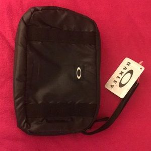 Final Price! Oakley Women's Wristlet